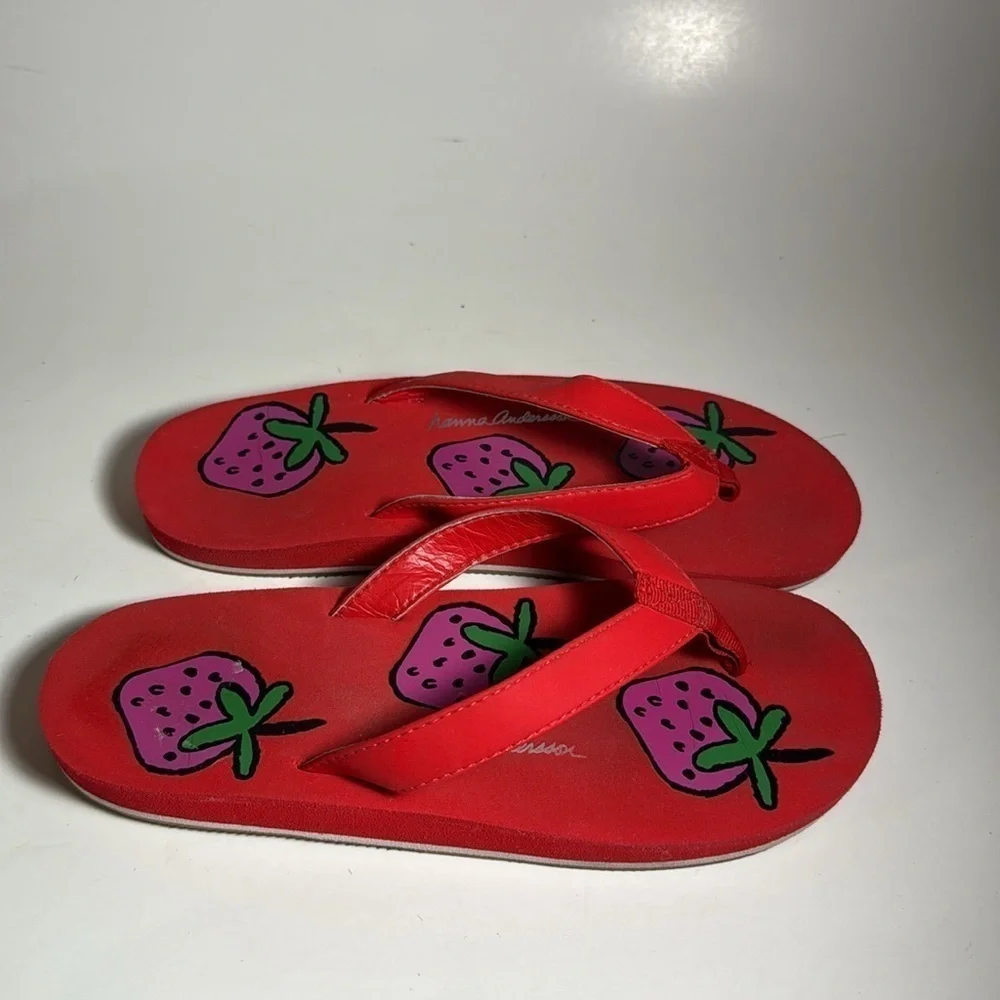 Hannah Andersson strawberry print flip flops. Size 3.5.